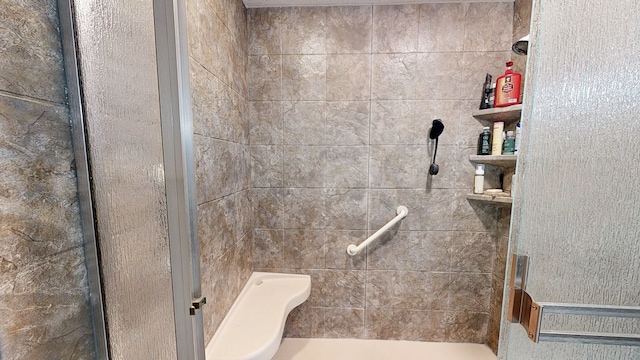 119 Willow Oaks Dr, Headland, AL 36345 - bathroom with a tile shower