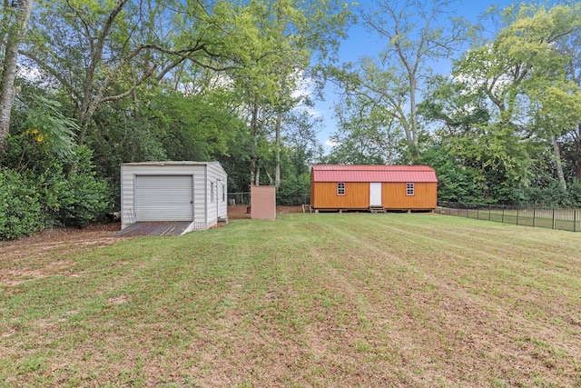 view of yard featuring a shed