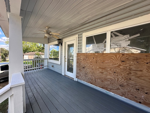 deck with ceiling fan