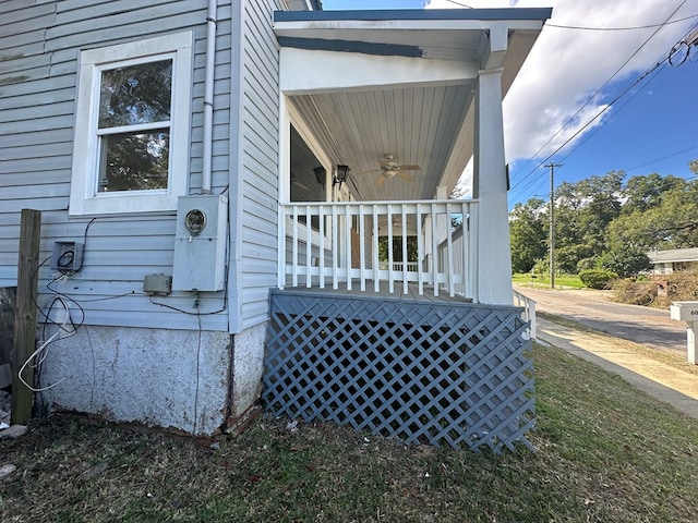 doorway to property featuring covered porch and ceiling fan