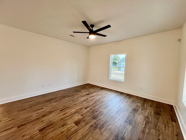 unfurnished room with dark wood-type flooring and ceiling fan