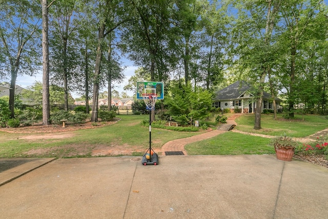 108 Mulberry Ct, Dothan, AL 36303 - surrounding community featuring a lawn