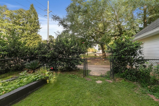 108 Mulberry Ct, Dothan, AL 36303 - view of yard featuring a gate