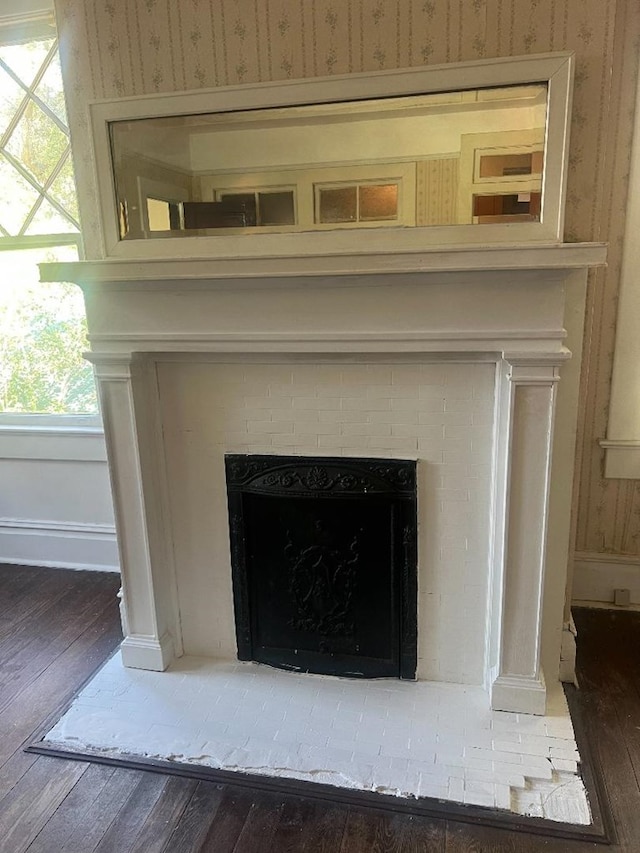 room details featuring hardwood / wood-style floors