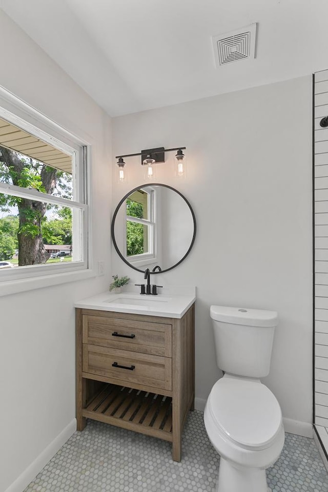 685 Hodgesville Rd, Dothan, AL 36301 - full bath featuring toilet, baseboards, visible vents, and vanity