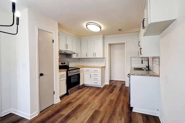 kitchen featuring dark wood finished floors, stainless steel electric range oven, visible vents, white cabinets, and under cabinet range hood