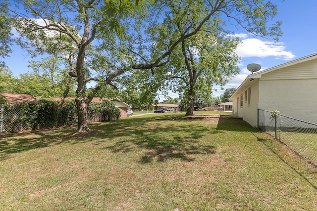 685 Hodgesville Rd, Dothan, AL 36301 - view of yard featuring fence