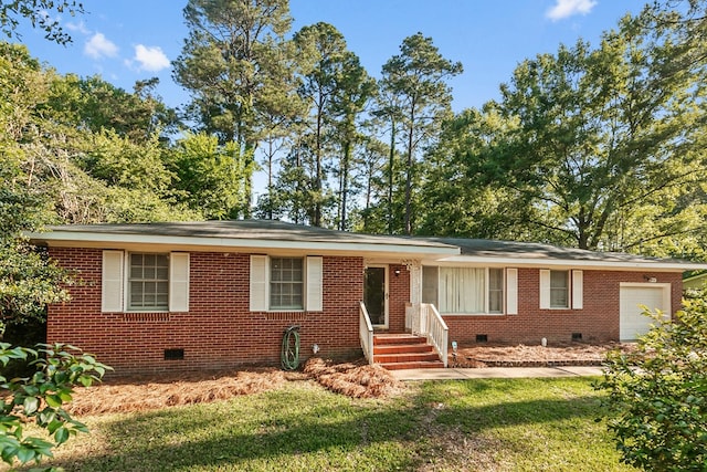 1906 Sullivan Dr, Dothan, AL 36303 - ranch-style house featuring crawl space, brick siding, a garage, and a front yard