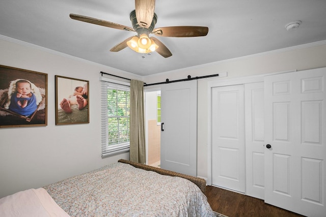 1906 Sullivan Dr, Dothan, AL 36303 - bedroom with a closet, dark wood-style flooring, crown molding, ceiling fan, and a barn door