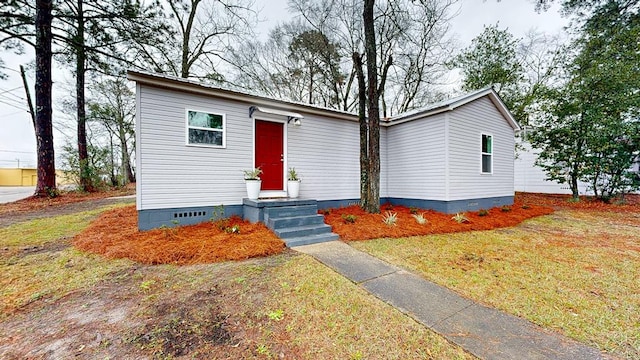 manufactured / mobile home with a front lawn and crawl space