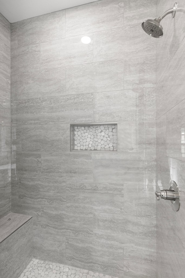 bathroom featuring a tile shower