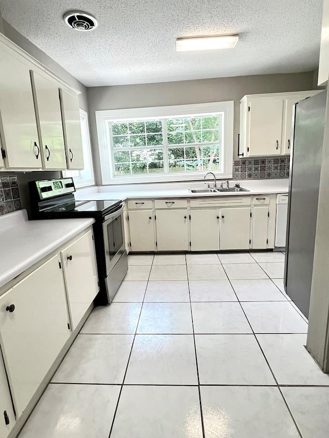 115 Westmont Dr, Dothan, AL 36301 - kitchen with appliances with stainless steel finishes, tasteful backsplash, light countertops, a textured ceiling, and white cabinets