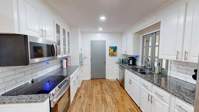 207 Seeba Dr, Dothan, AL 36303 - kitchen with appliances with stainless steel finishes, light wood-style floors, tasteful backsplash, white cabinetry, and recessed lighting