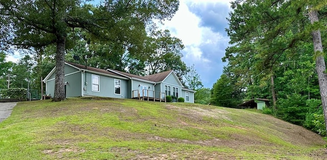 426 Walker Rd, Ozark, AL 36360 - view of front of house with driveway and a front yard