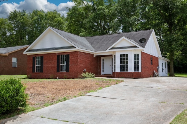 40 Caravan Ln, Kinsey, AL 36303 - single story home with brick siding and driveway