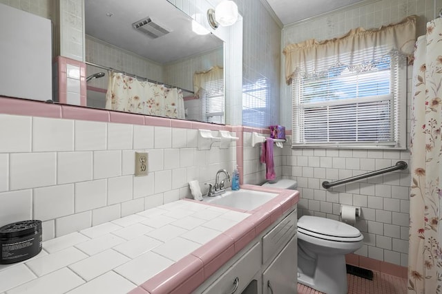 902 Moss St, Dothan, AL 36301 - full bathroom with tile walls, crown molding, toilet, wallpapered walls, and a shower with curtain