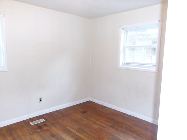 934 Sunset Blvd, Elba, AL 36323 - unfurnished room featuring wood finished floors and baseboards