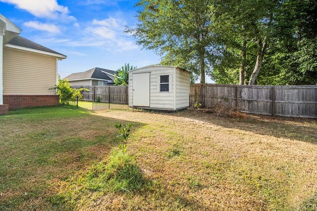 115 Brittany Dr, Dothan, AL 36301 - fenced backyard featuring a storage unit