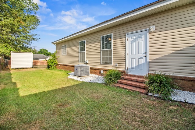 115 Brittany Dr, Dothan, AL 36301 - rear view of house with entry steps and crawl space