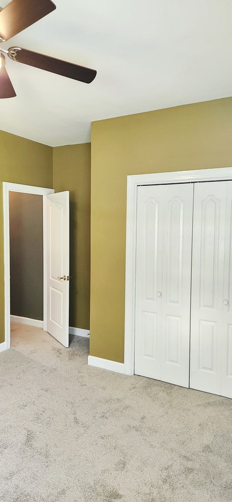301 Roslyn Glen Way, Dothan, AL 36305 - unfurnished bedroom featuring carpet floors, a closet, and a ceiling fan