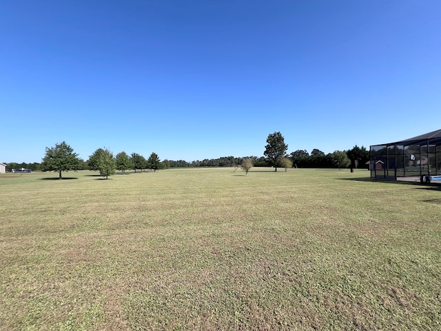 view of yard featuring a rural view