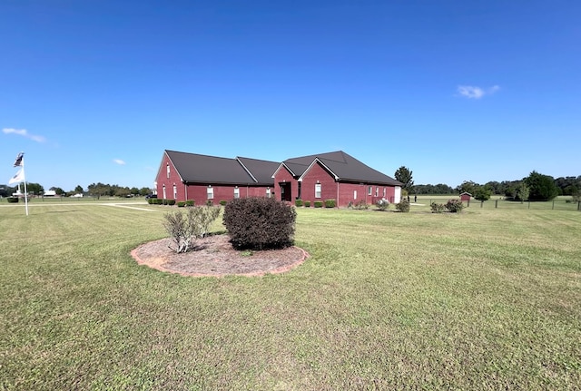 view of front of property with a front yard