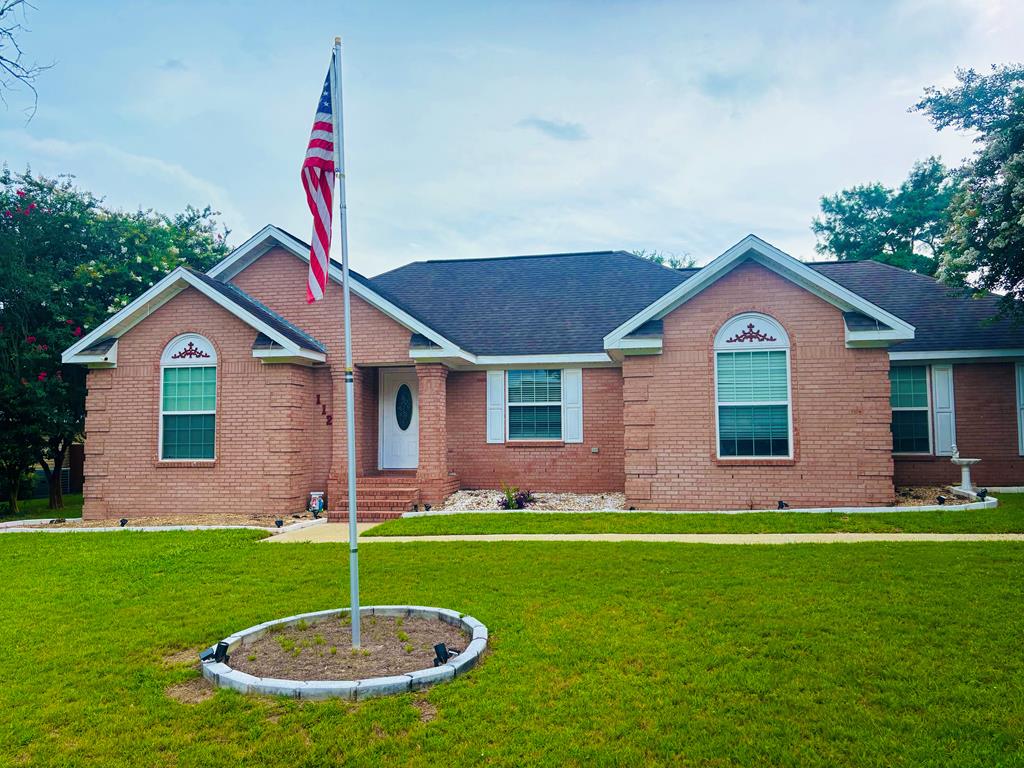 112 Vixen Ct, Dothan, AL 36305 - ranch-style house featuring a front yard, brick siding, and roof with shingles