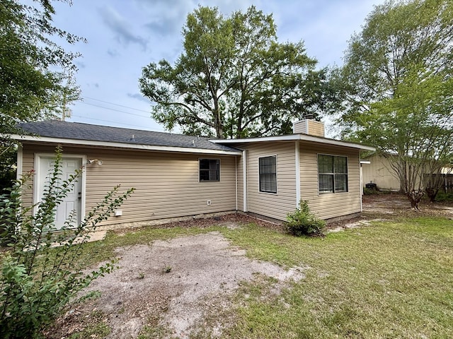 2419 Creekwood Dr, Dothan, AL 36301 - back of property featuring a chimney and a yard
