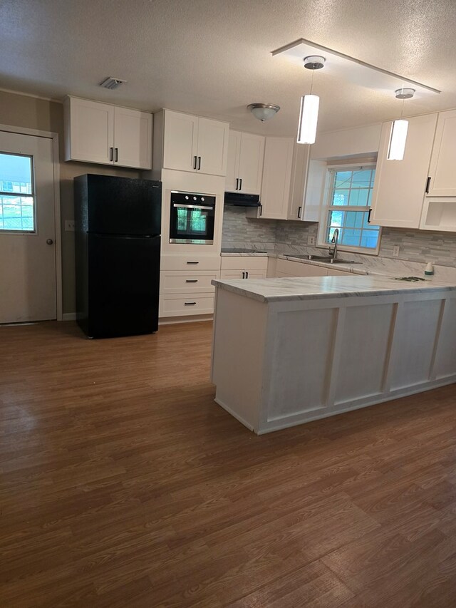 100 Pridmore St, Daleville, AL 36322 - kitchen featuring freestanding refrigerator, stainless steel oven, a sink, white cabinets, and a textured ceiling