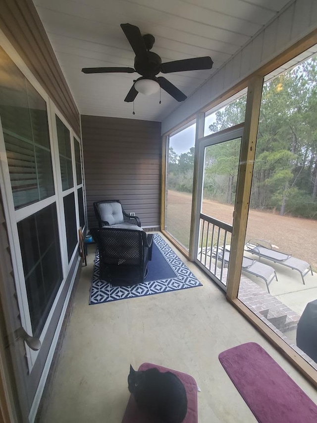 sunroom featuring ceiling fan