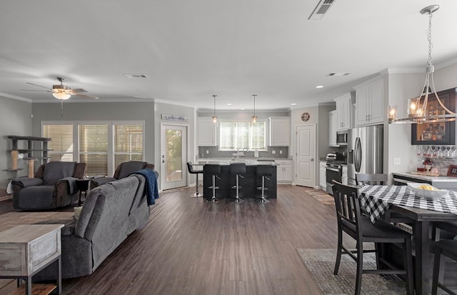 living room with ceiling fan, dark wood-type flooring, and crown molding