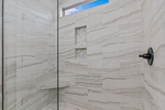 full bath featuring tiled shower