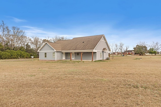 view of front of house featuring a front lawn