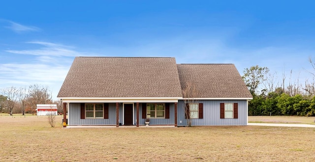 view of front facade with a front lawn