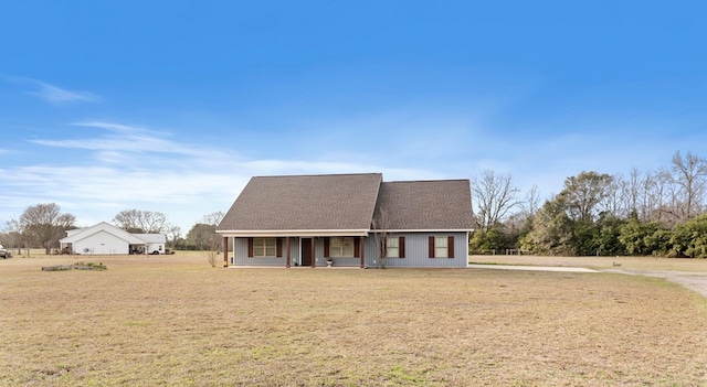 view of front of property featuring covered porch and a front lawn