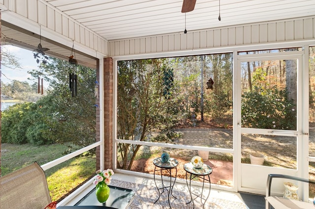 sunroom / solarium with ceiling fan