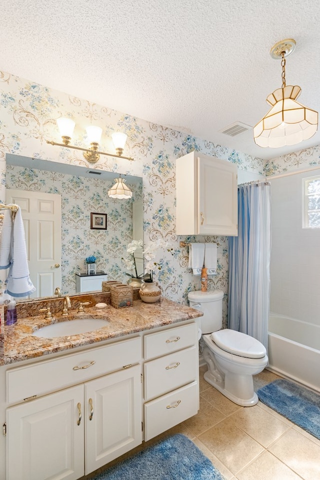 full bath featuring shower / tub combo, wallpapered walls, and a textured ceiling