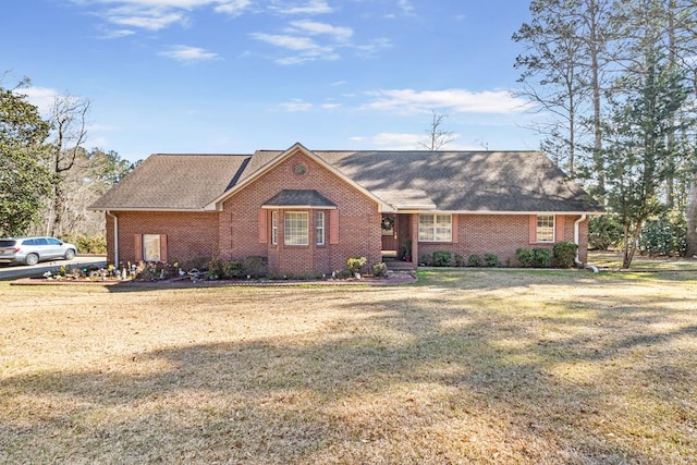 view of front of house featuring brick siding and a front lawn