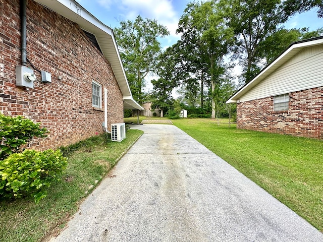 1317 Cambridge Rd, Dothan, AL 36305 - view of green lawn featuring driveway and a cooling unit