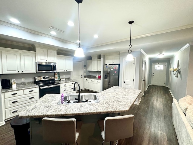 125 Sandpiper Ln, Dothan, AL 36301 - kitchen featuring stainless steel appliances, a center island with sink, dark wood-type flooring, ornamental molding, and a breakfast bar