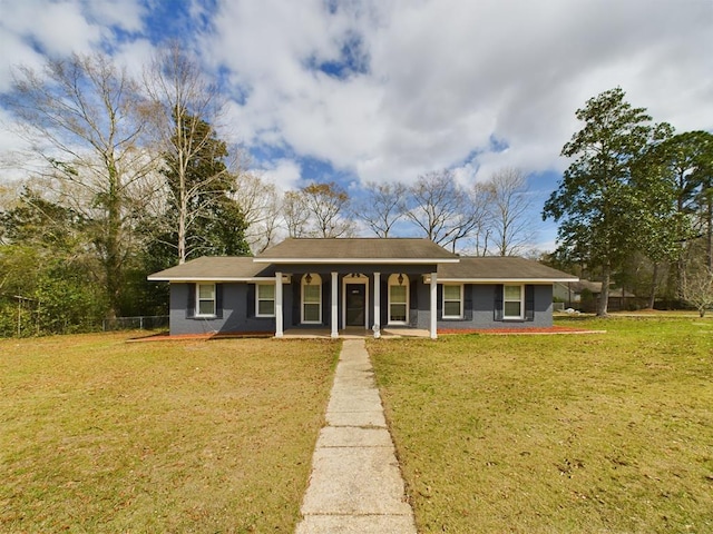 single story home featuring a front yard