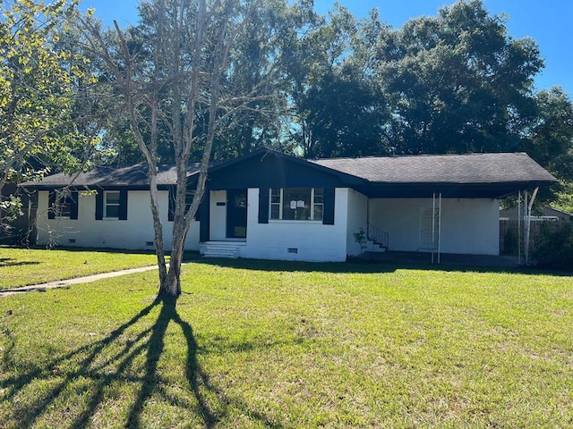 ranch-style home featuring a front lawn