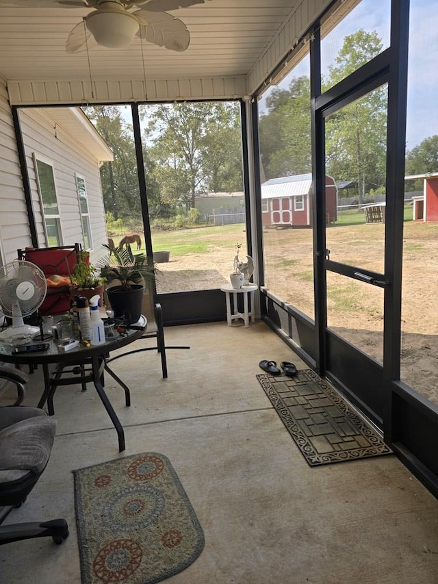 sunroom / solarium with ceiling fan