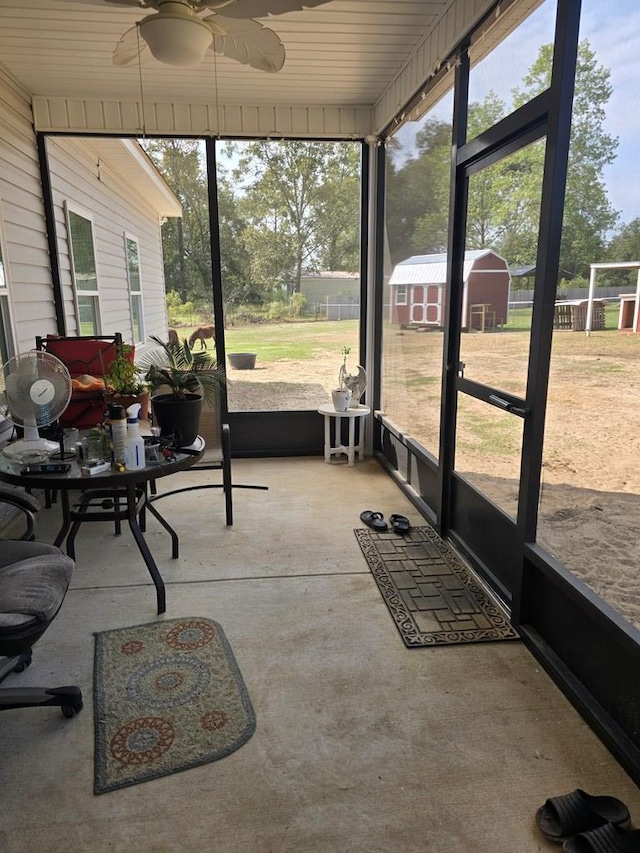 sunroom / solarium with ceiling fan