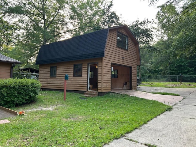 555 Cove Rd, Abbeville, AL 36310 - view of front facade featuring a gambrel roof, concrete driveway, entry steps, and an outdoor structure