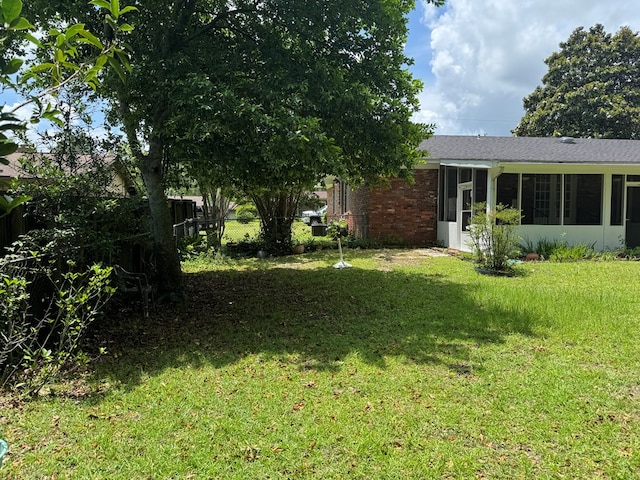 411 Kentworth Dr, Dothan, AL 36301 - view of yard featuring a sunroom