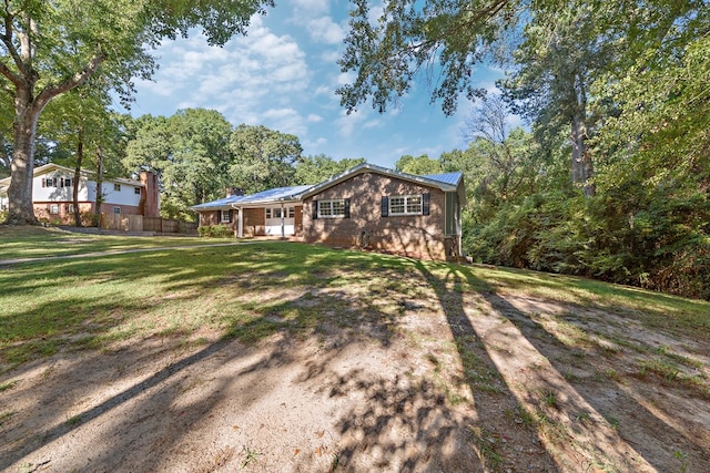 view of front of house featuring a front lawn