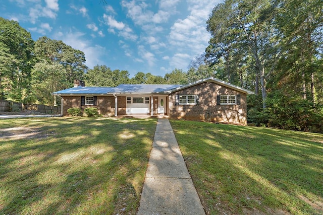 ranch-style house featuring a front lawn and a porch