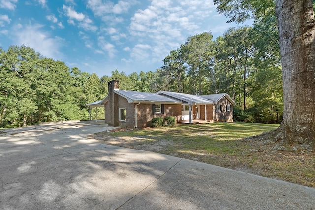 ranch-style home with a front yard