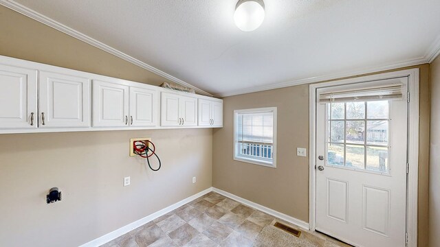 clothes washing area with washer hookup